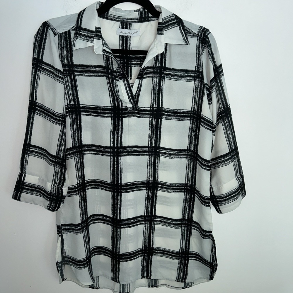 Keren Hart Women's Oversized Small Black White 3/4 Sleeves V-Neck blouse